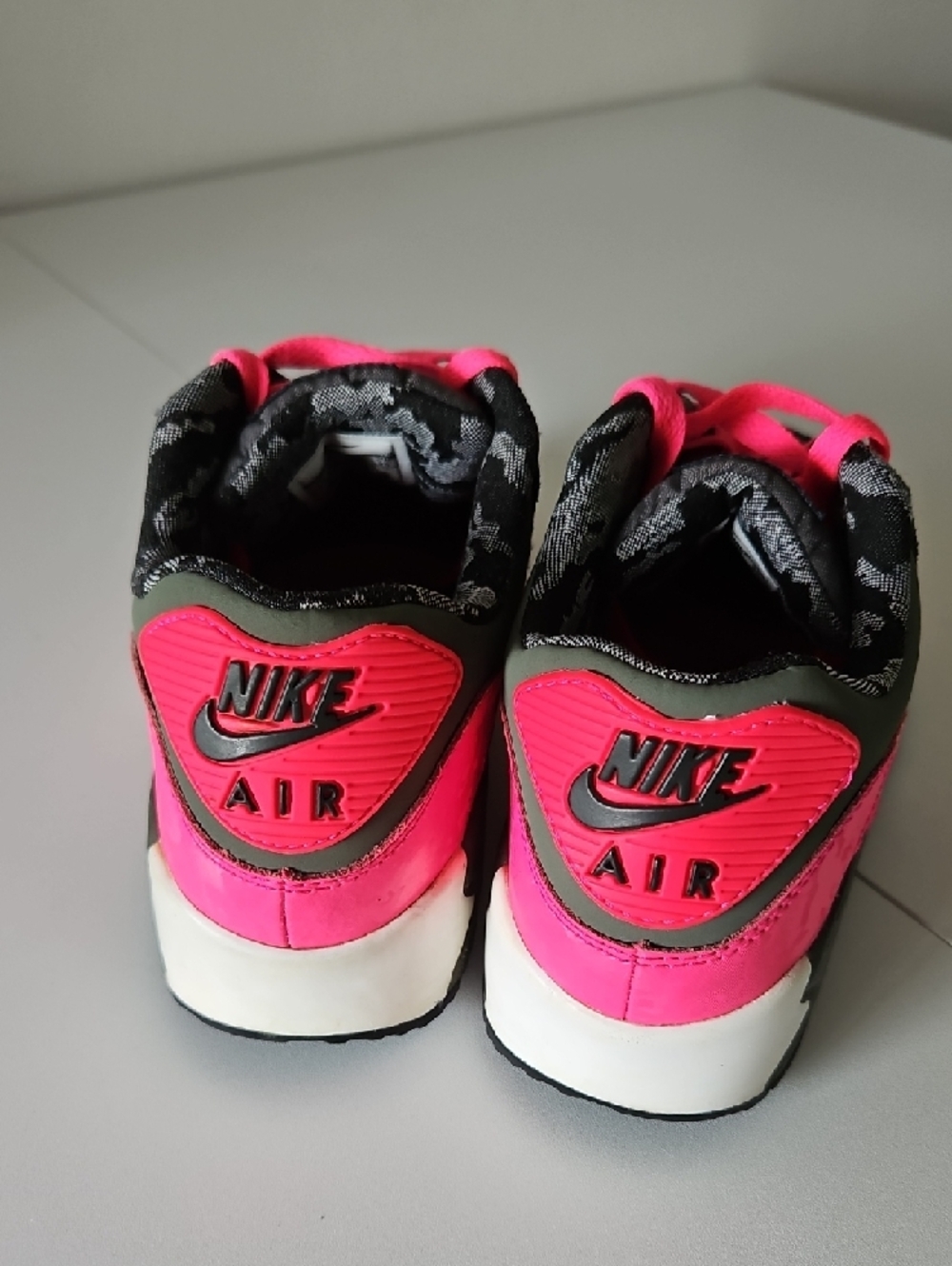Nike Women’s Black & Hot Pink Running Sneakers - Picture 6 of 7